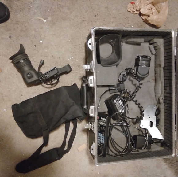 Camera with legs - Picture 2 of 4